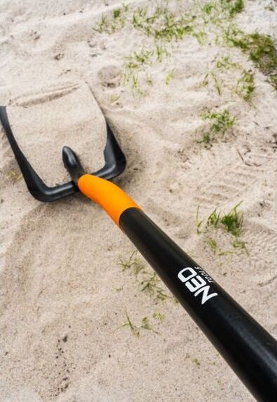 Neo Tools Лопата совкова, руків'я металеве D-подібне, 132см, 2кг Neo Tools Лопата совкова, руків'я металеве D-подібне, 132см, 2кг