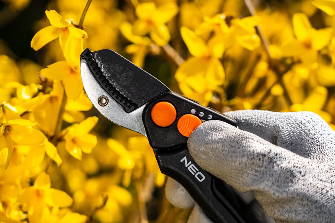 Neo Tools Секатор контактний, d різу 15мм, 185мм, 169г Neo Tools Секатор контактний, d різу 15мм, 185мм, 169г