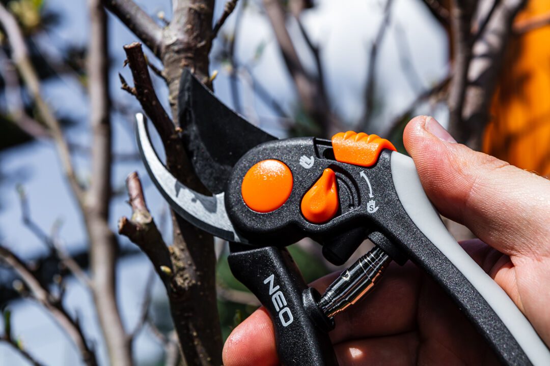 Neo Tools Секатор площинний, d різу 18мм, 200мм, 248г Neo Tools Секатор площинний, d різу 18мм, 200мм, 248г