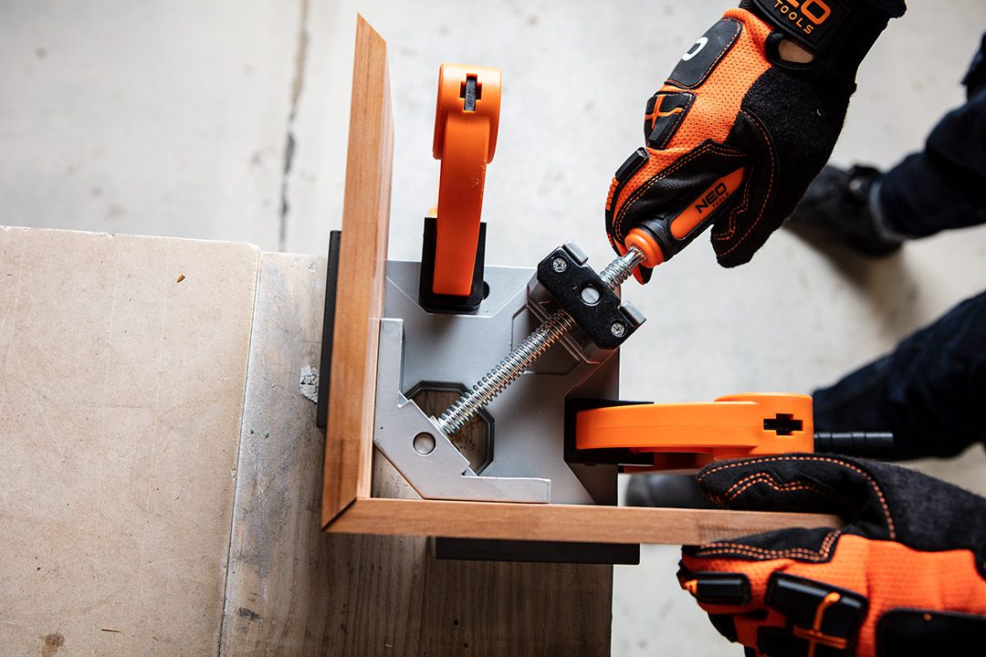 Neo Tools Струбцина, кутова, алюмінієва, напрямна 95мм, 70х70мм Neo Tools Струбцина, кутова, алюмінієва, напрямна 95мм, 70х70мм