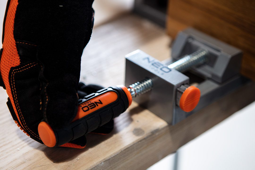 Neo Tools Струбцина, кутова, алюмінієва, дві напрямні 45-491 Neo Tools Струбцина, кутова, алюмінієва, дві напрямні 45-491