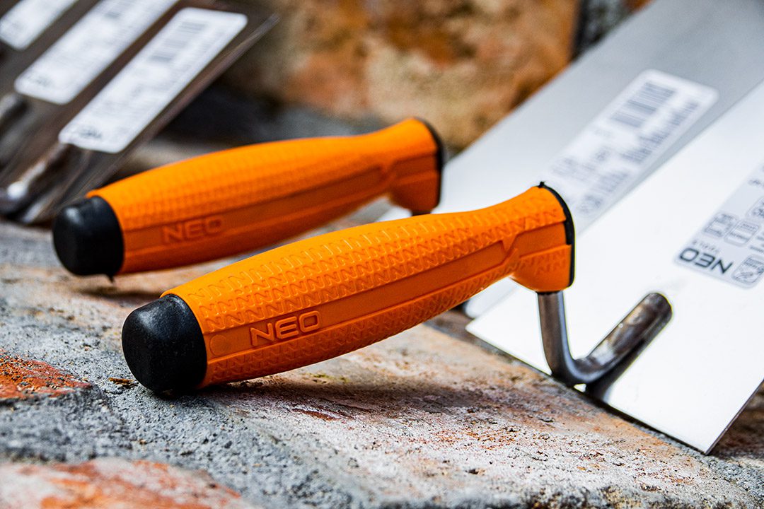 Кельня тинькарська трапецієвидна, 140 мм, двокомпонентне руків’я Кельня тинькарська трапецієвидна, 140 мм, двокомпонентне руків’я