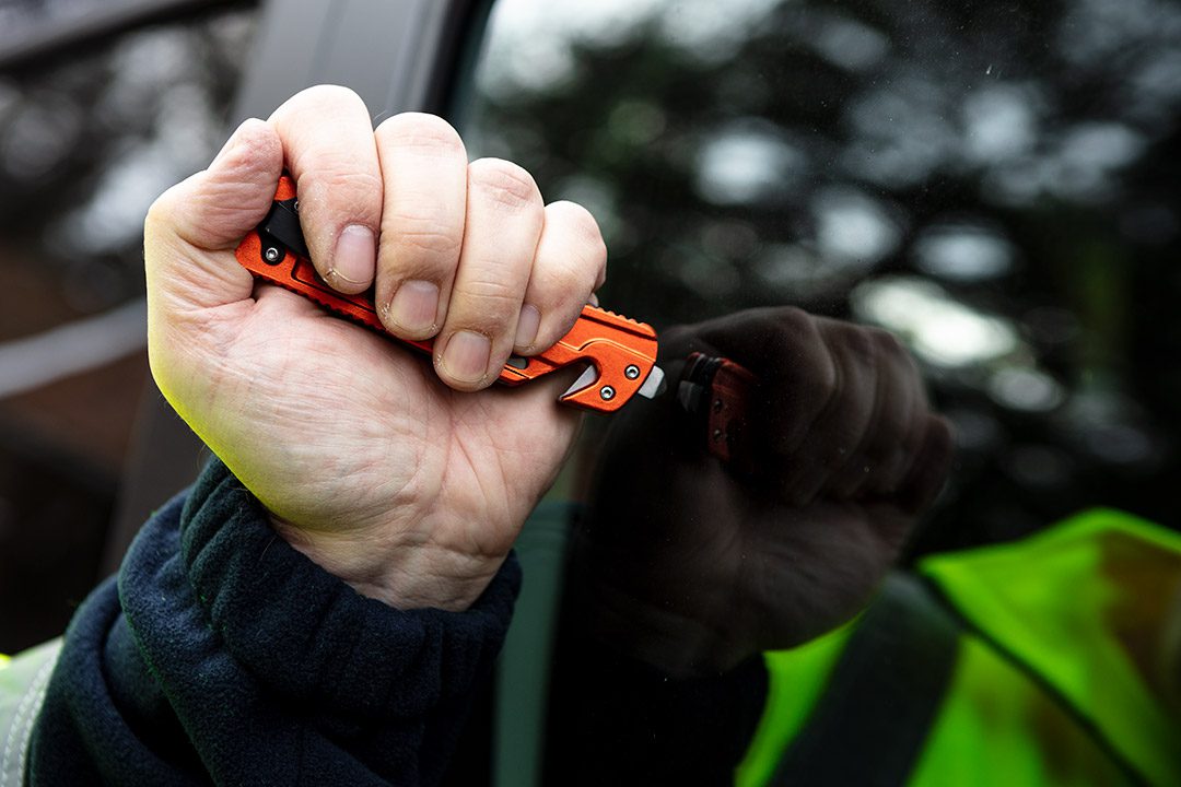 Neo Tools 63-026 Нiж складаний з фiксатором, з лезом 8,5см для розрiзання ременiв зi сталi 440, чохол, 110 г Neo Tools 63-026 Нiж складаний з фiксатором, з лезом 8,5см для розрiзання ременiв зi сталi 440, чохол, 110 г