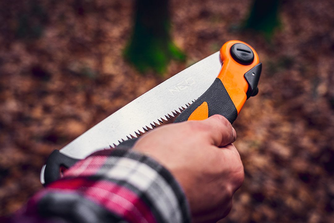 Neo Tools 63-120 Пила Bushcraft, 43см, складана, два положення фіксації, гумова ручка, сталь SK4, твердість HRC66, три ряди зубів Neo Tools 63-120 Пила Bushcraft, 43см, складана, два положення фіксації, гумова ручка, сталь SK4, твердість HRC66, три ряди зубів