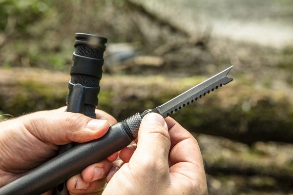 Neo Tools 63-122 Лопата туристична, 63см, 8в1, пила, кирка, відкривалка для пляшок, кремінь, багатофункціональний ніж, пробійник, свисток, чохол