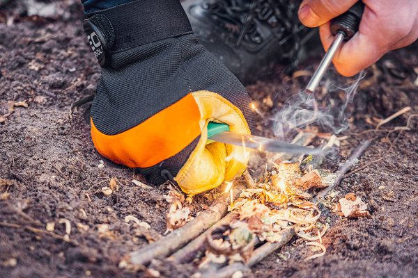 Neo Tools 63-122 Лопата туристична, 63см, 8в1, пила, кирка, відкривалка для пляшок, кремінь, багатофункціональний ніж, пробійник, свисток, чохол