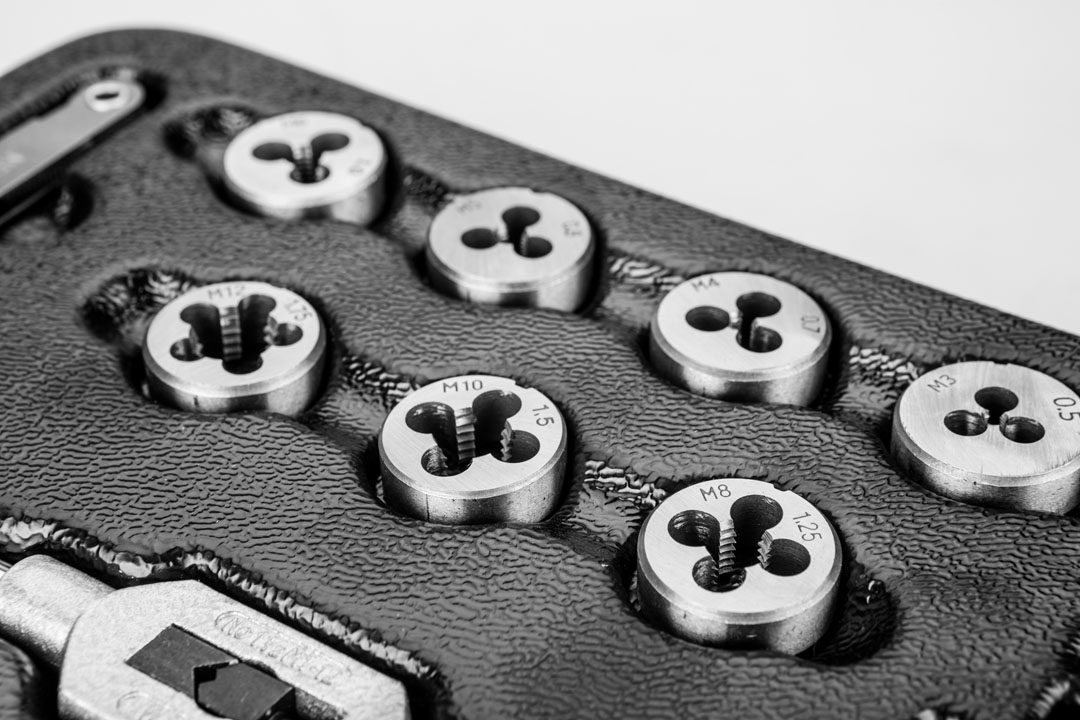 Neo Tools Плашки та мітчики, набір 31шт, M3-M12 Neo Tools Плашки та мітчики, набір 31шт, M3-M12