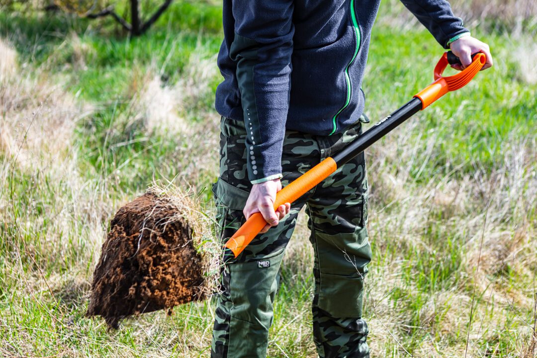 Neo Tools Лопата штикова пряма, руків'я металеве D-подібне, 125см, 2.12кг Neo Tools Лопата штикова пряма, руків'я металеве D-подібне, 125см, 2.12кг