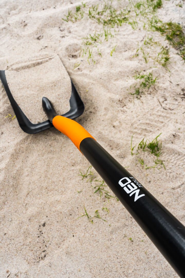 Neo Tools Лопата совкова, руків'я металеве D-подібне, 132см, 2кг Neo Tools Лопата совкова, руків'я металеве D-подібне, 132см, 2кг