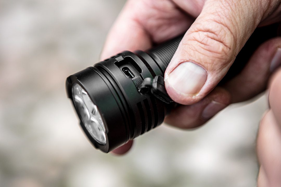 Акумуляторний USB-ліхтарик, 3300 лм, OSRAM P9 LED Акумуляторний USB-ліхтарик, 3300 лм, OSRAM P9 LED
